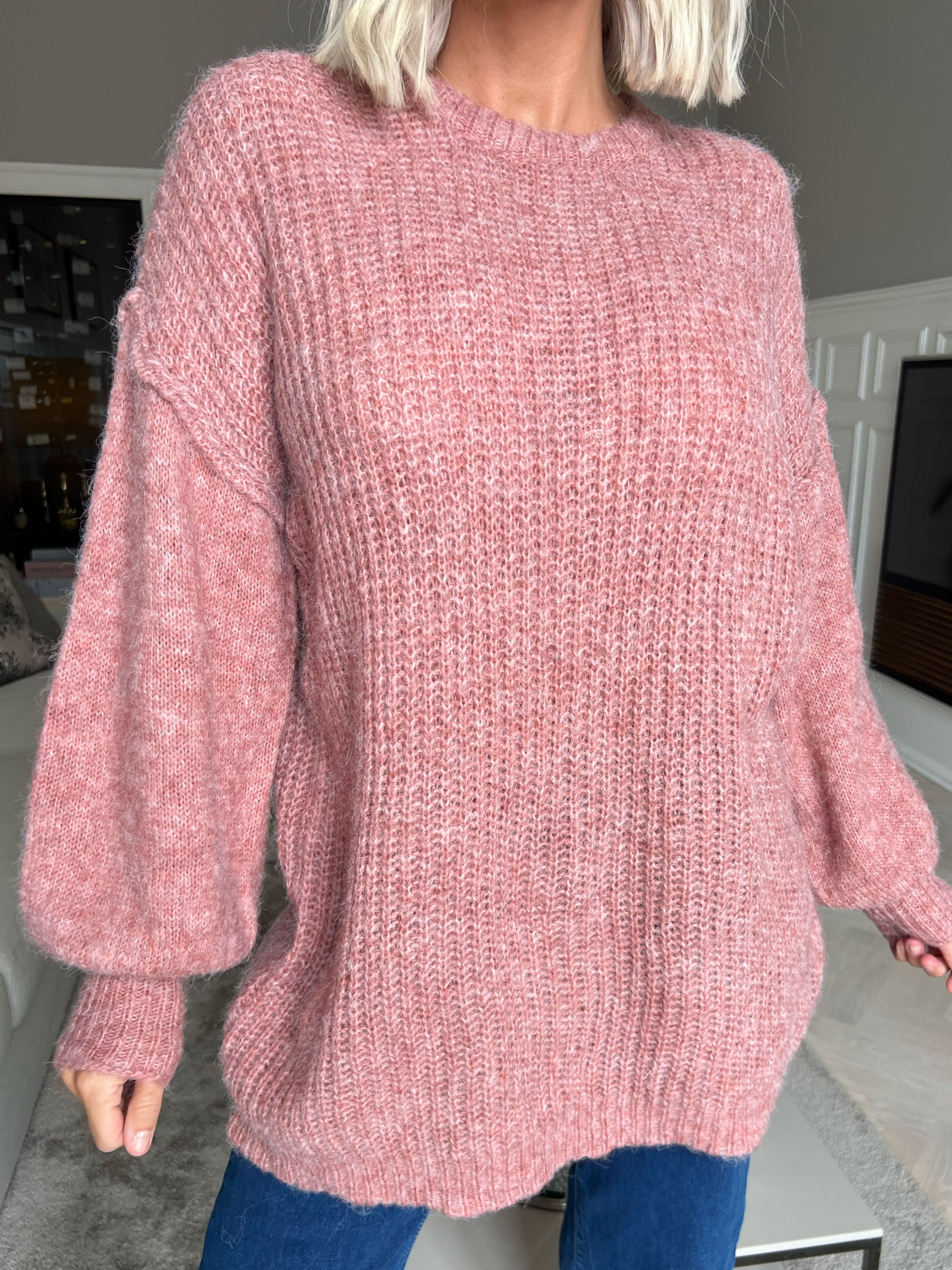 Leana - Lang blød strikbluse med ballonærmer